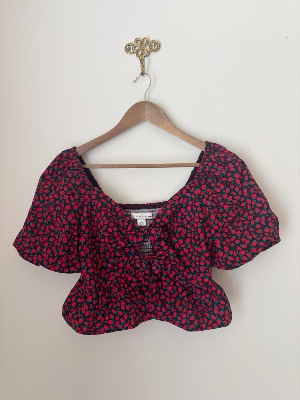 Band Of The Free Strawberry Print Puff Sleeve Smocked Cropped Top Medium
